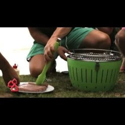 LotusGrill Raucharmer Holzkohlegrill Classic Pflaumenlila, Hauptgrillfläche: Ø 32 Cm -Grillausrüstung 12 291